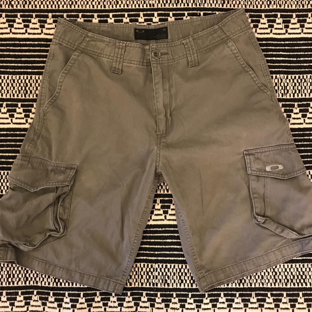 Men’s Oakley cargo shorts
